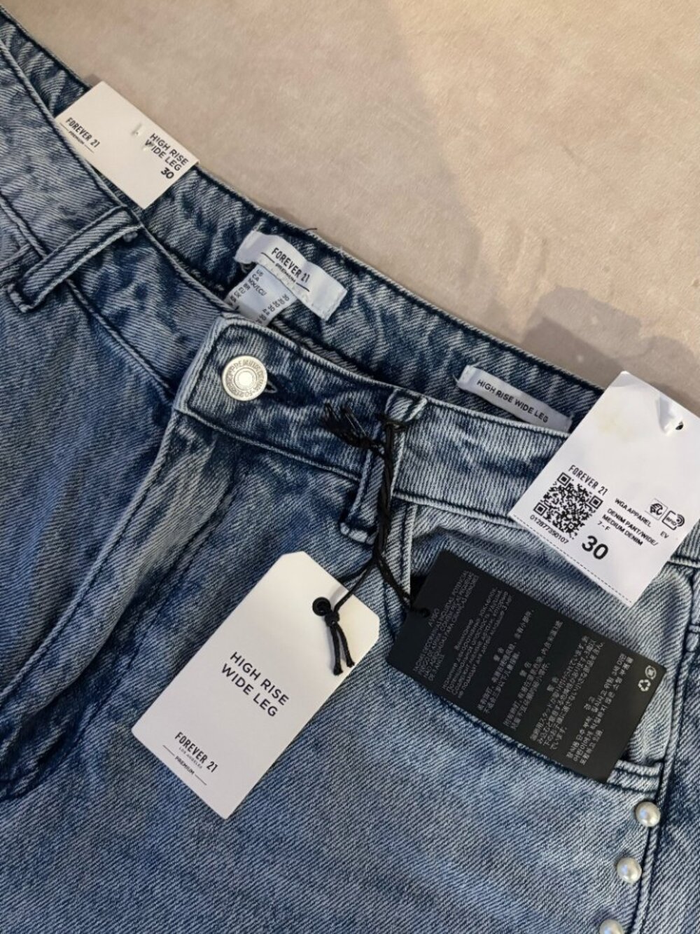 Forever 21 High Rise Wide Leg Pearl Jeans Size 30 NWT Trendy